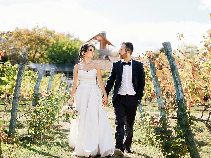 Transparent mannequin-style clothing photo retouching. An invisible mannequin to create an attractive e-commerce image.