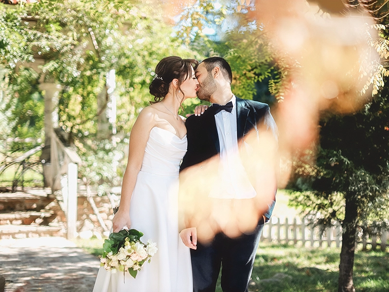 Retouching a photo of a woman's dress using a transparent mannequin. An invisible mannequin creates an attractive image for e-commerce.