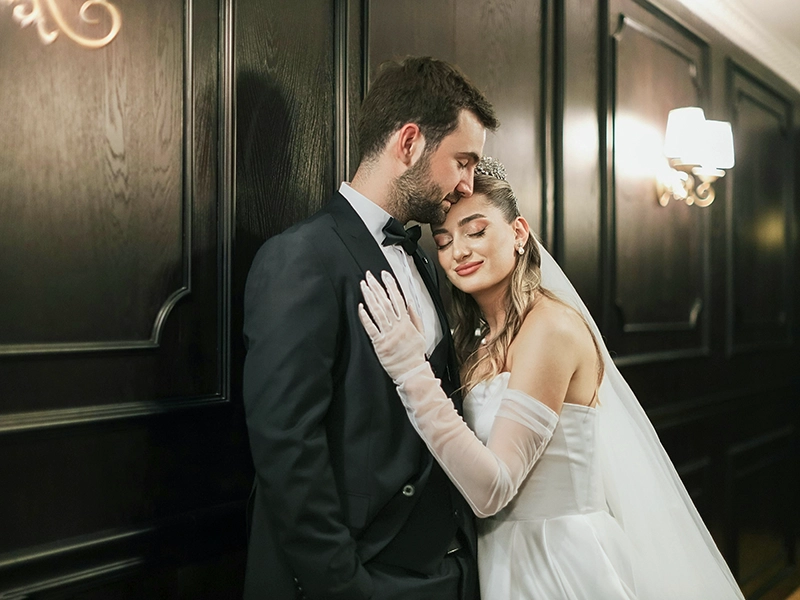 Retouching photos of women's lingerie using a transparent mannequin. An invisible mannequin creates an attractive image for e-commerce.